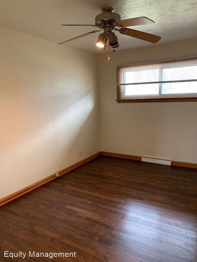 Building Photo - 3 br, 1.5 bath House - 3396 Sandalwood Court