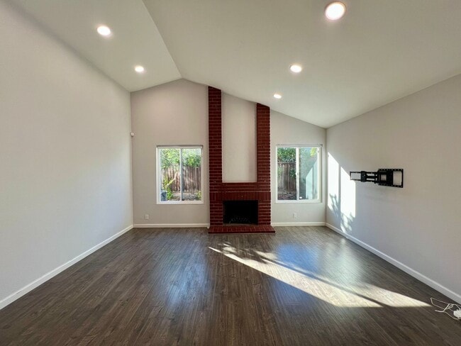 Foto del edificio - 3-Bedroom San Jose Home for Rent on a Quie...