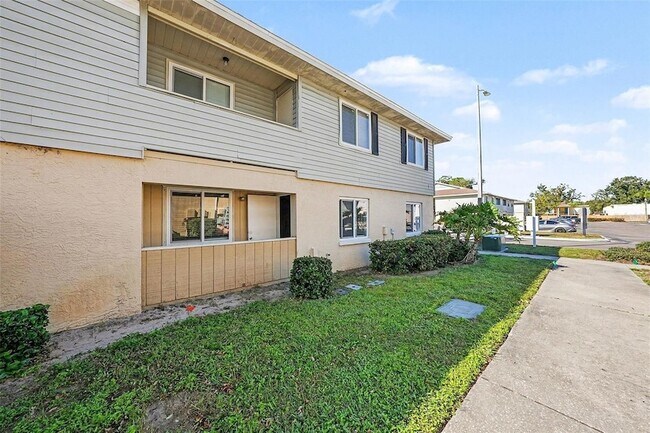 Foto del edificio - 550 Golden Raintree Pl