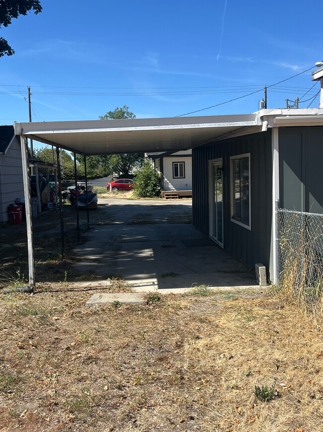 Building Photo - 6716 N Crestline St