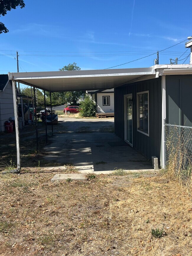 Foto del edificio - 6716 N Crestline St