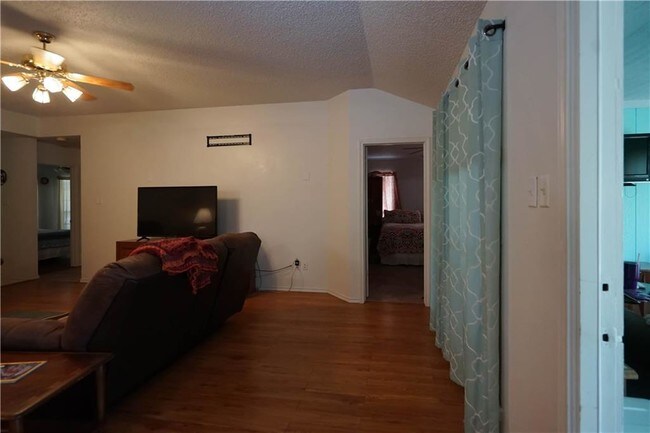 Building Photo - 2159 Glenwood Dr