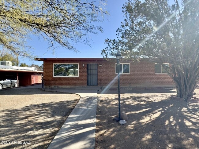 Building Photo - 1410 N Desmond Ave