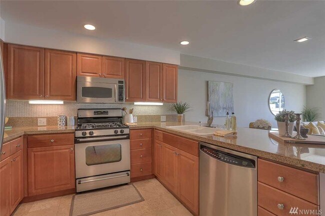 Foto del edificio - 2425 33rd Ave W