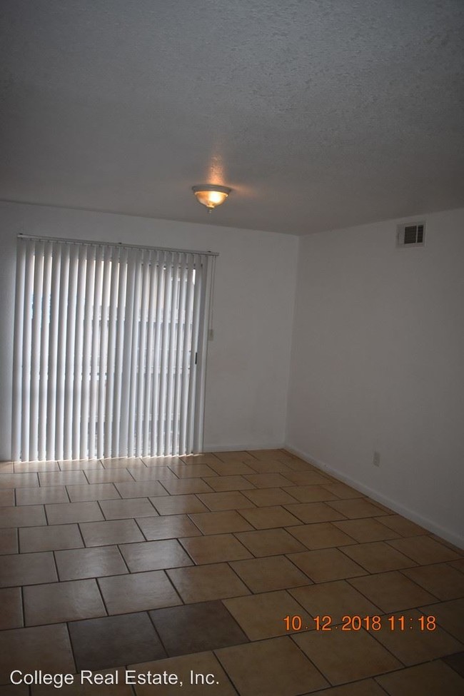 Building Photo - 117-117 E Iris Ave