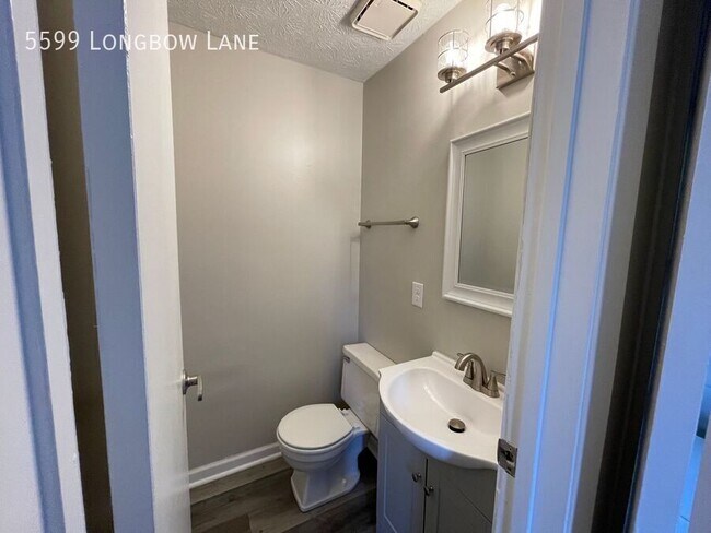Foto del edificio - 5599 Longbow Ln
