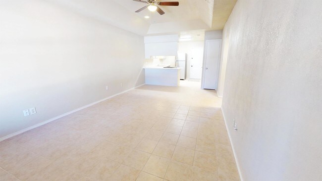 Building Photo - 105 E Wolfcamp Dr