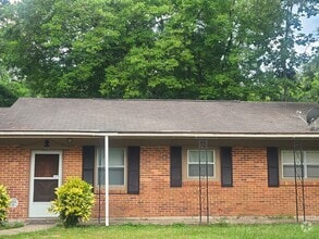 Building Photo - 450 Elmwood Dr