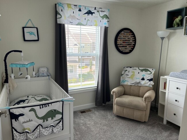 Building Photo - Gorgeous Townhome Offering 6 Month Lease