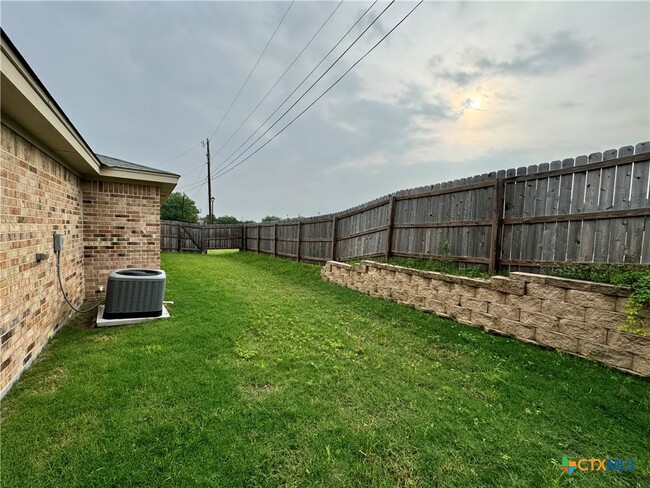 Building Photo - 1614 Tejas Trail