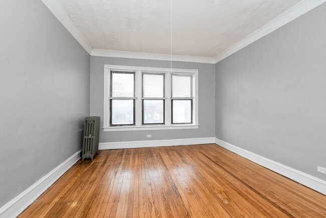 Interior Photo - 9017-25 S Cottage Grove