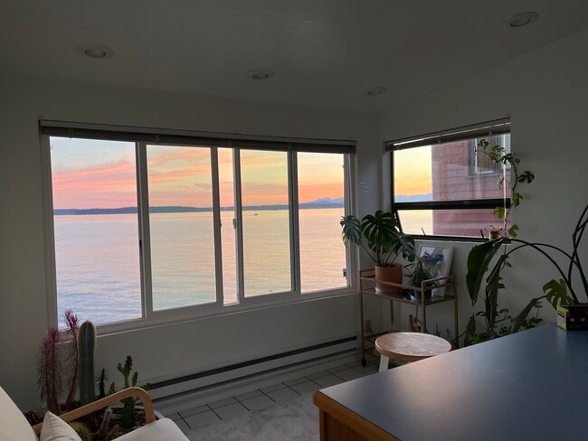 Kitchen - 4225 Beach Dr SW