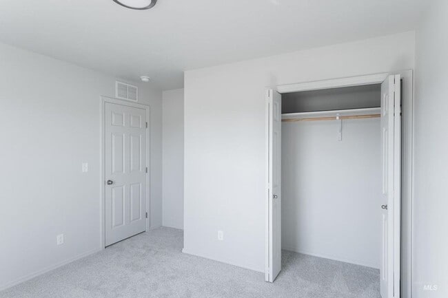 Building Photo - Beautiful Home with Bonus Room!
