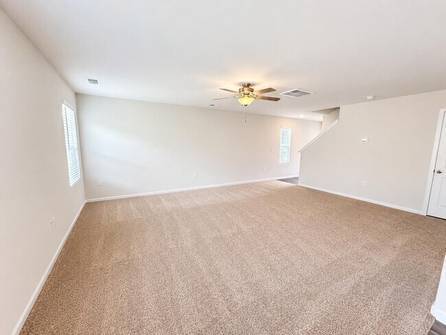 Foto del edificio - 8023 Derby Wood Ln