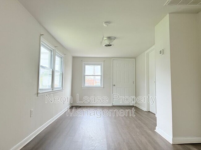 Foto del edificio - 745 Clarence St