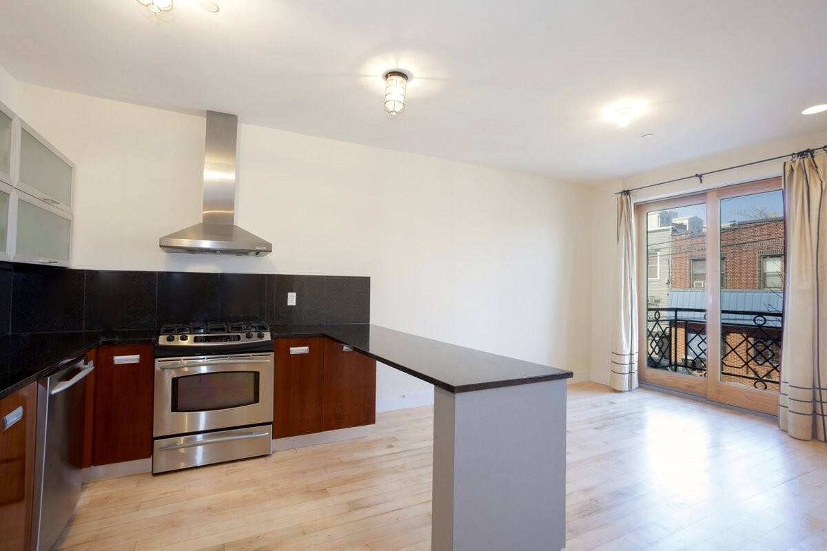 Foto principal - 252 Richardson St