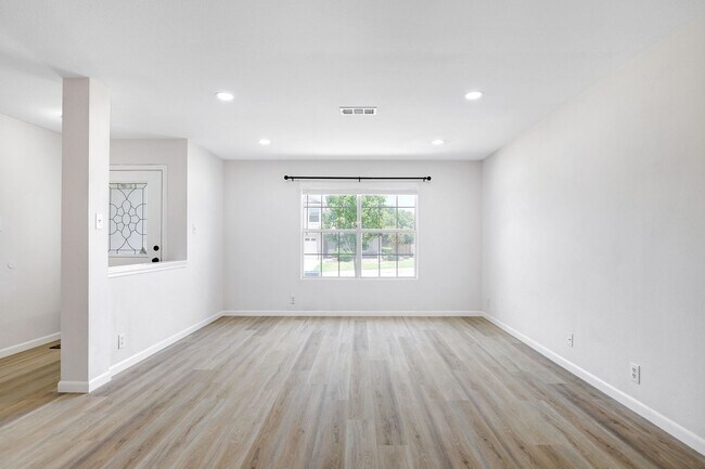 Building Photo - Stunning Remodeled Two-Story Home in Exclu...
