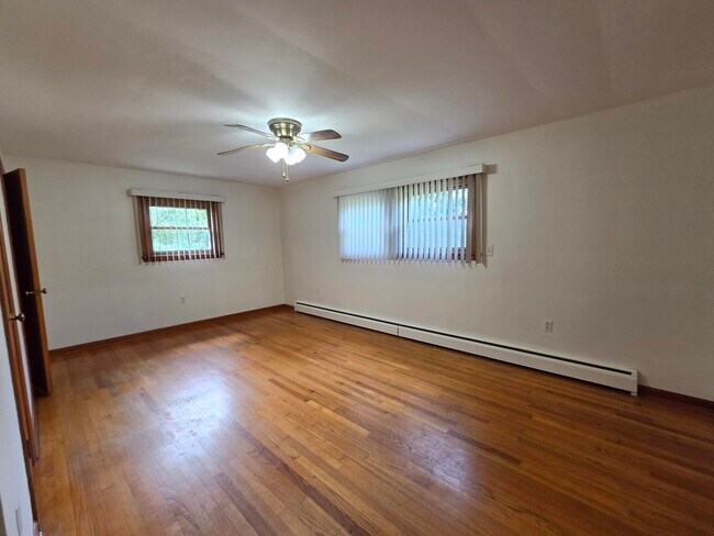 Building Photo - 208 Fischer Dr