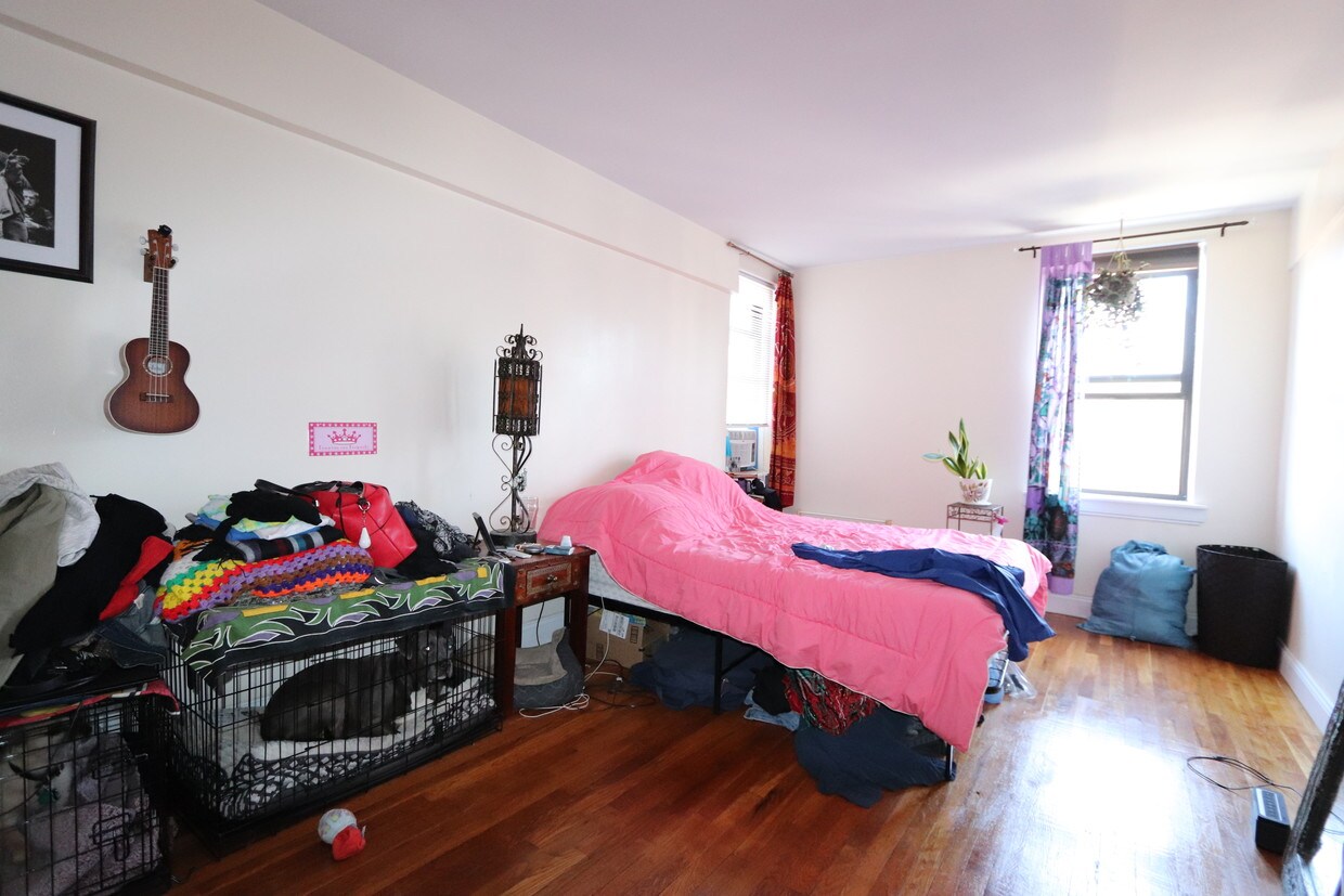 Primary Photo - 130 E 18th St