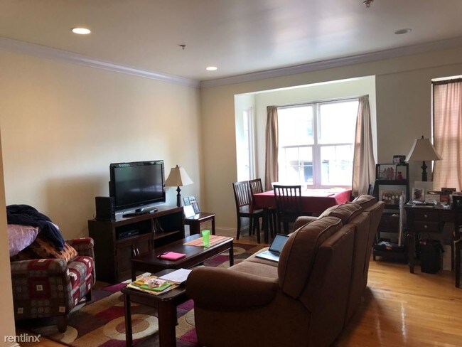 Building Photo - 1 br, 1 bath Apartment - 1220 South St # 2F