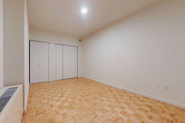 Building Photo - 90 Washington St