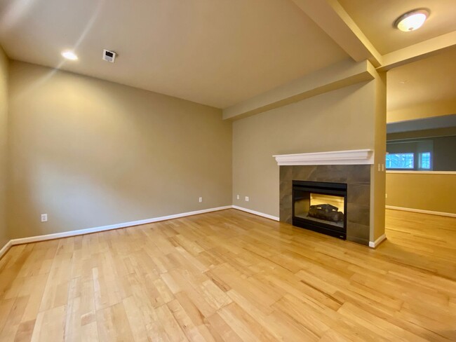 Building Photo - Delightful Townhouse in Renton Highlands!