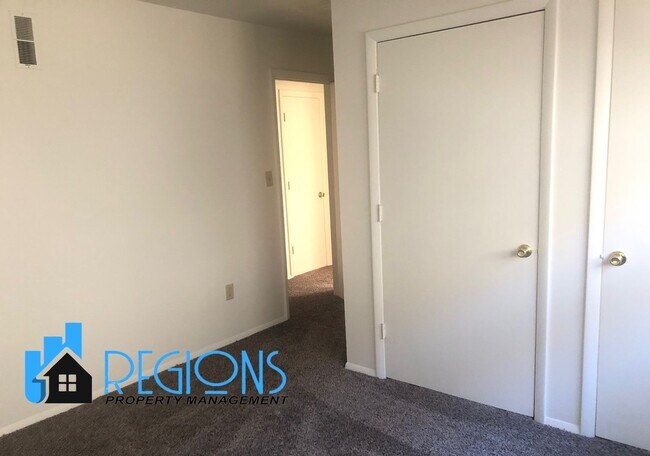 Foto del edificio - 824 E Washington St