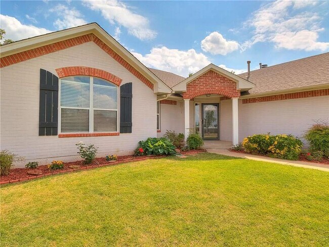 Foto del edificio - Gorgeous 3 Bed/2 Bath by Council & Expressway