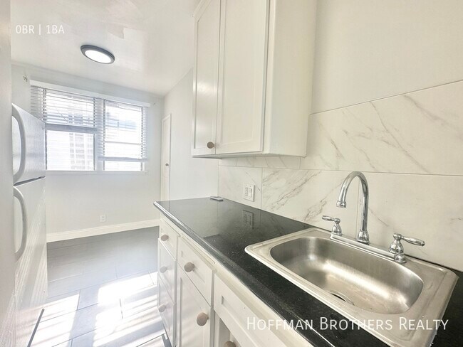 Foto del edificio - 425 N Oakhurst Dr Beverly Hills, CA 90210