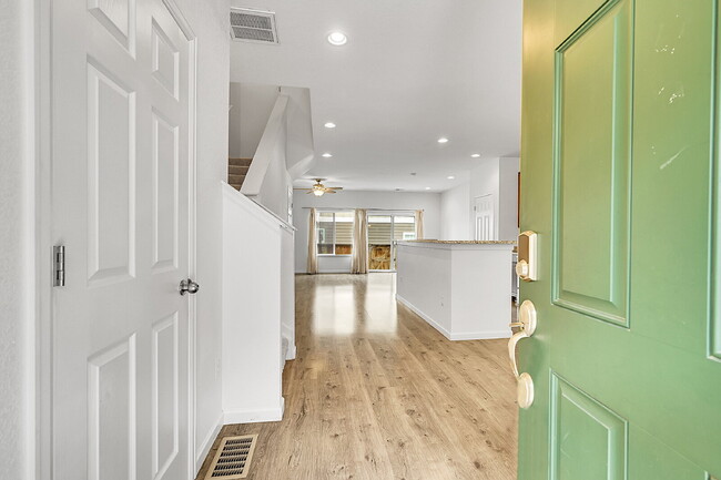Foto del edificio - $2,495 - 3 Bed, 2.5 Bath Townhome in Comme...
