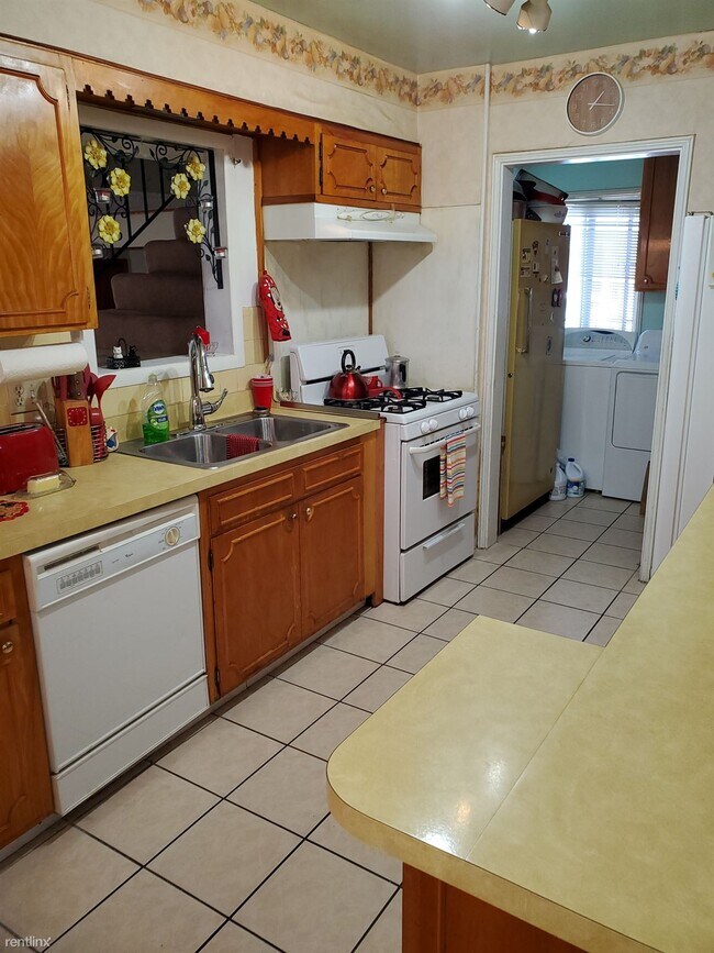 Building Photo - 3 br, 2.5 bath House - 2417 East 24th Street