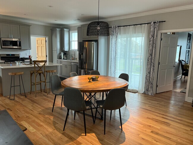Foto del edificio - Room in House on Holland Ct