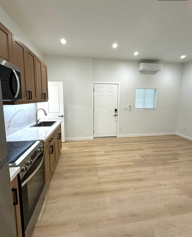 Foto del edificio - 3879 Ecochee Ave