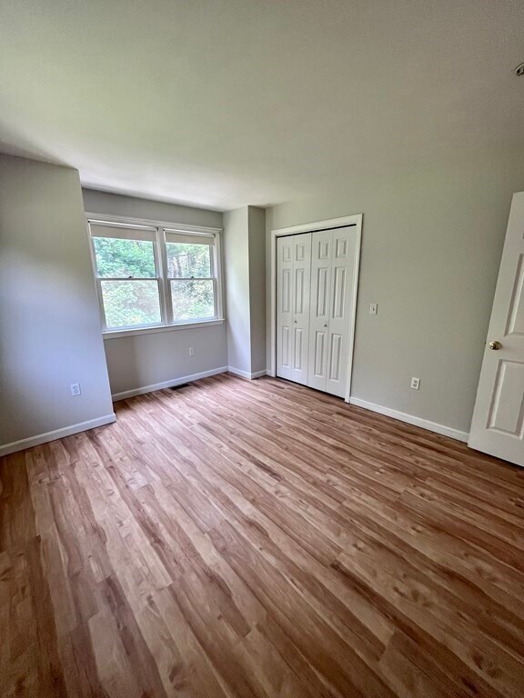 Foto del edificio - 139 Forge Village Rd