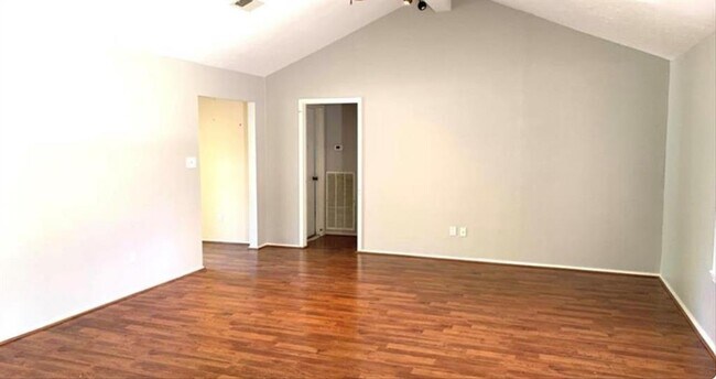 Building Photo - 22527 Rockgate Dr