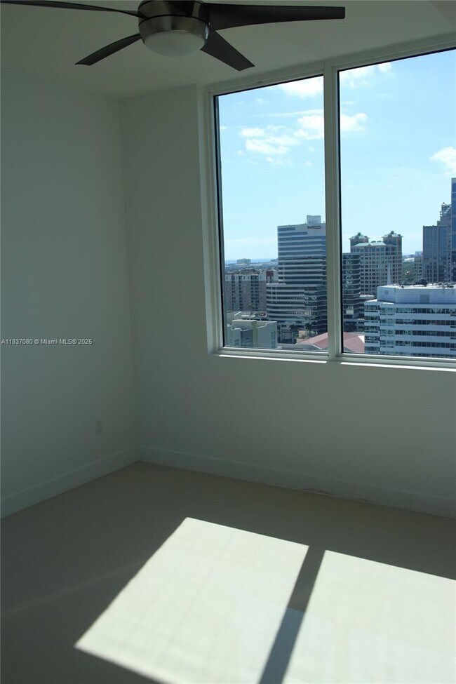 Foto del edificio - 315 NE 3rd Ave