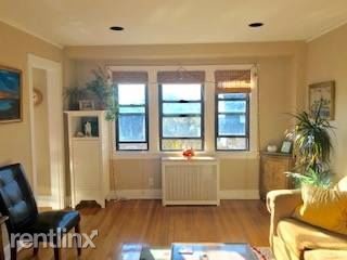Foto del edificio - 604 Tompkins Ave