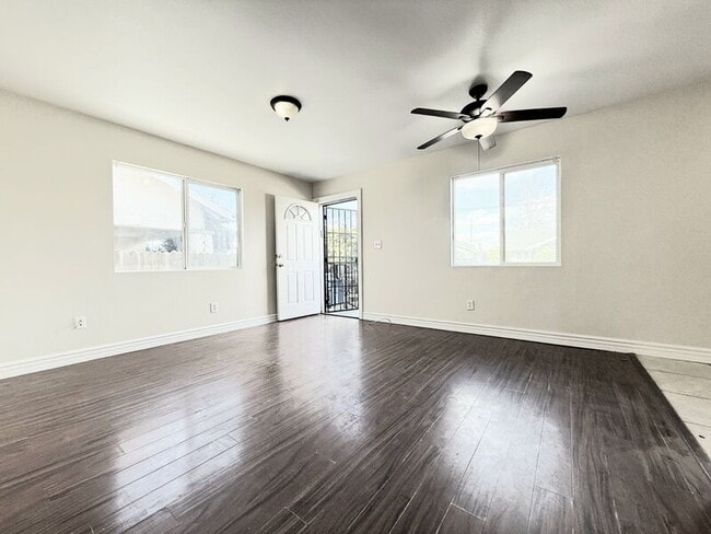 Building Photo - 844 W 54th St