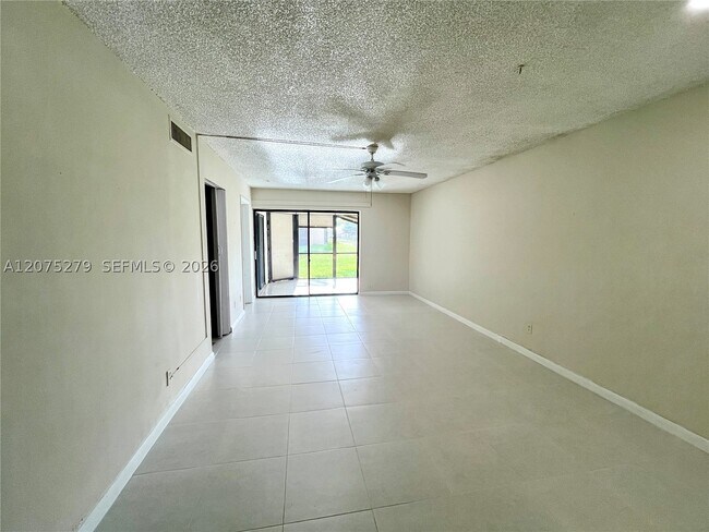 Foto del edificio - 3252 Foxcroft Rd