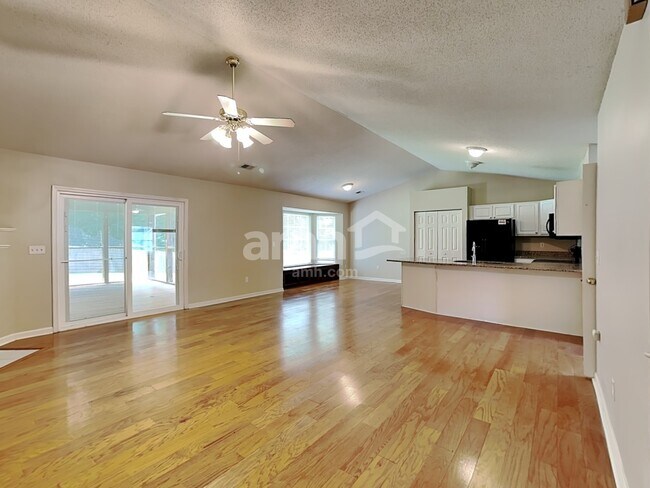 Foto del edificio - 708 Timberwood Ridge