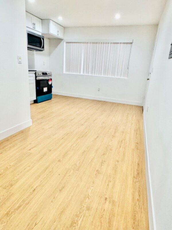 Foto del edificio - 5735 Woodman Ave