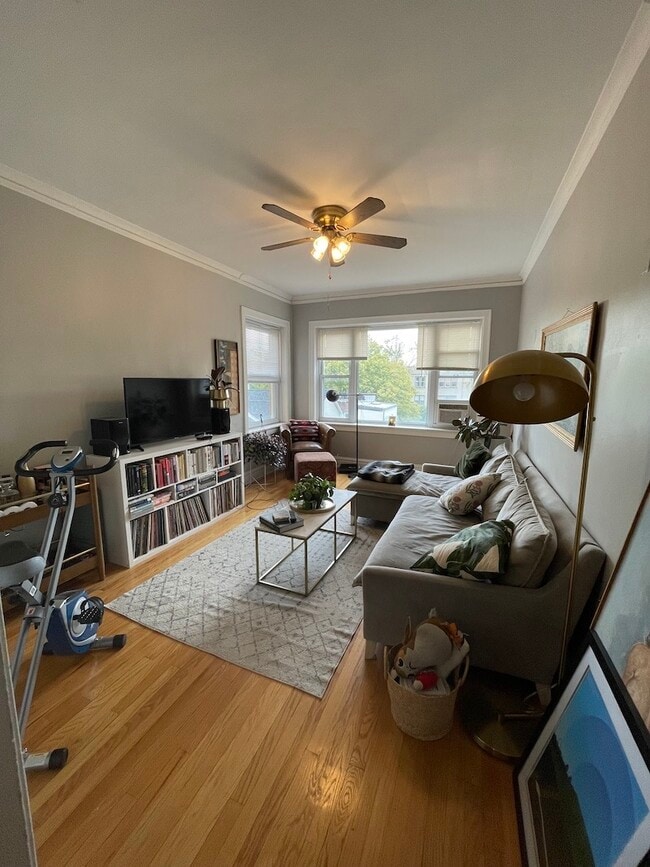 Foto del edificio - 2912 N Albany Ave
