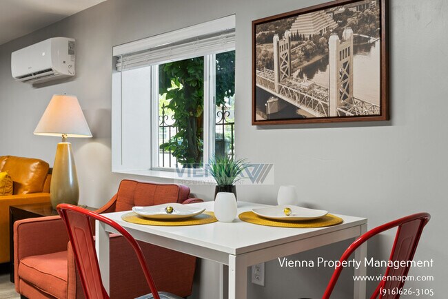 Foto del edificio - Downstairs Unit Available Now!