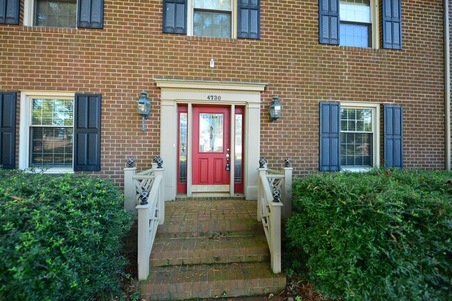Building Photo - Water View, private wooded lot on dead end...