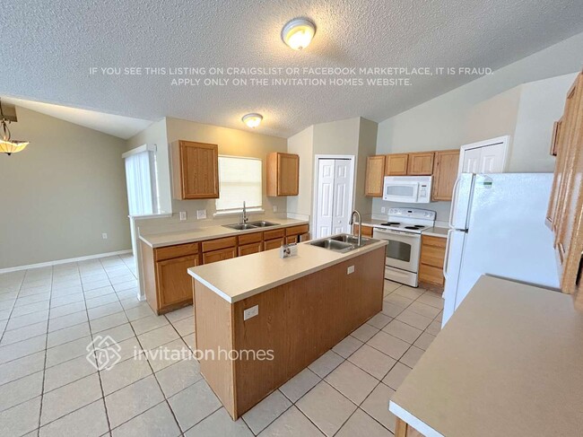 Building Photo - 6020 Kaley Dr
