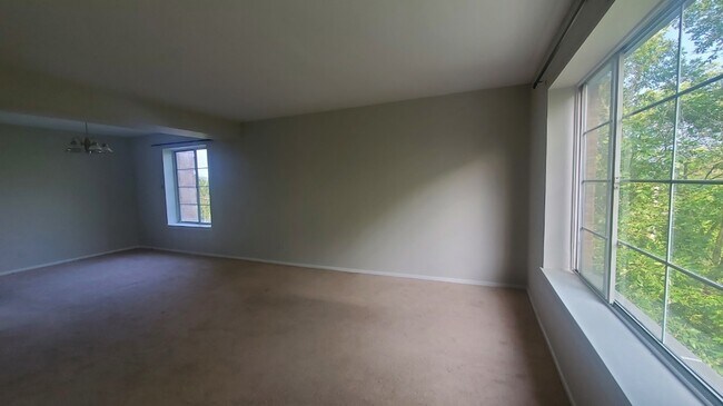 Building Photo - 1455 Shermer Rd