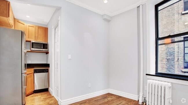 Building Photo - 326 E 35th St