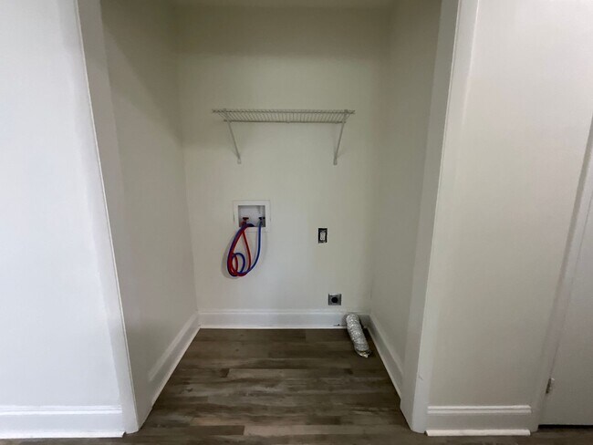 Foto del edificio - 4026 Sedgewood Ln