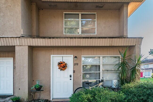 Building Photo - 2 Story Condo for Annual rent in Fairway Oaks