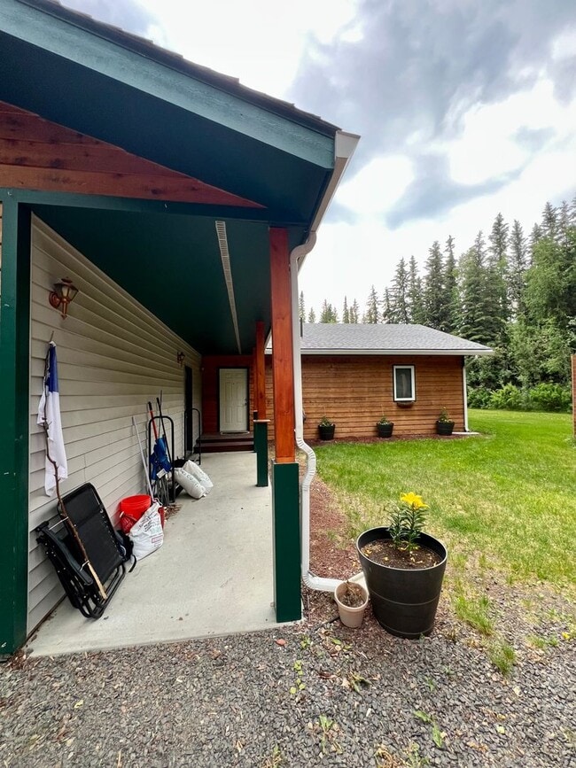 Building Photo - 3 Bedroom / Pet Friendly / 2-Car Garage
